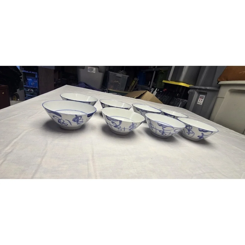 LOT OF 8 CHINESE BLUE AND WHITE PORCELAIN BOWLS